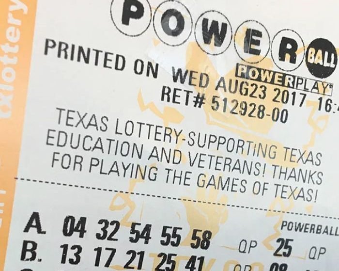 Мужчина из Кентукки выиграл приз Powerball в 2 миллиона долларов, используя числа из фильма
