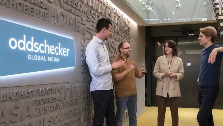 Flutter нанимает Моэлиса и исследует продажу Oddschecker