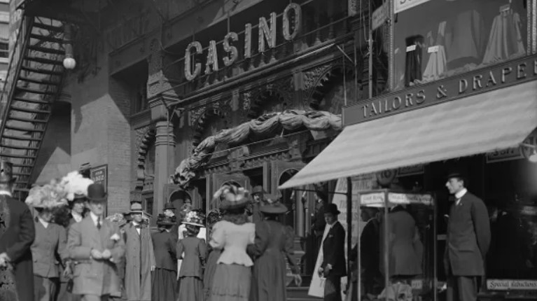 Первое в мире казино